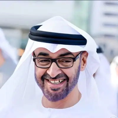 صورة ضاحكة للشيخ محمد بن زايد