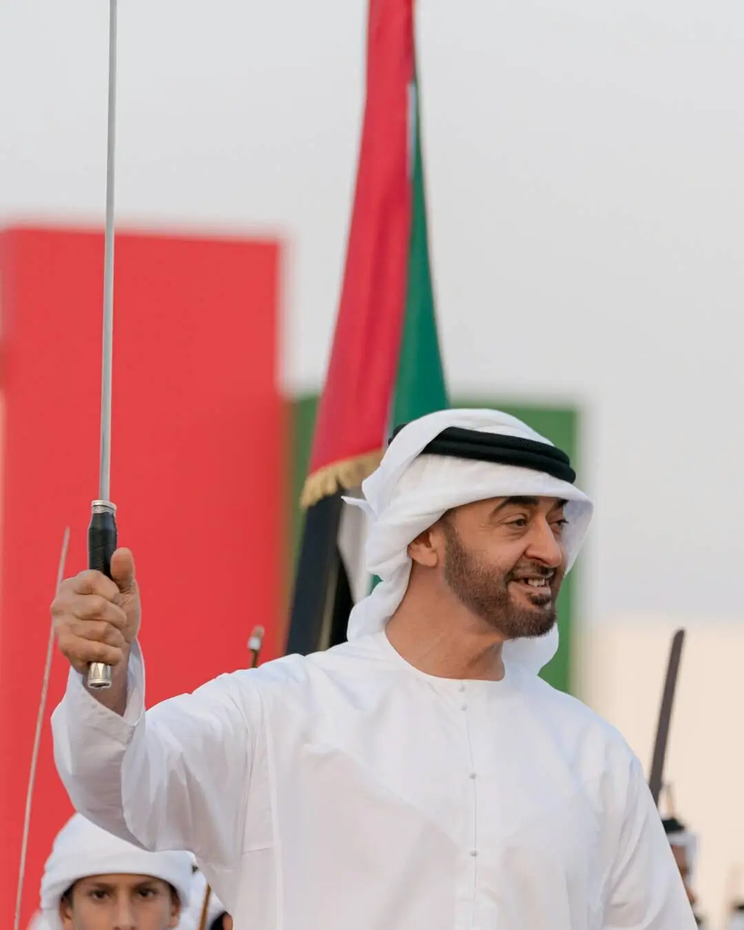 صورة محمد بن زايد مع السيف