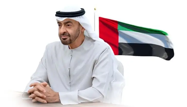 صورة محمد بن زايد مع العلم